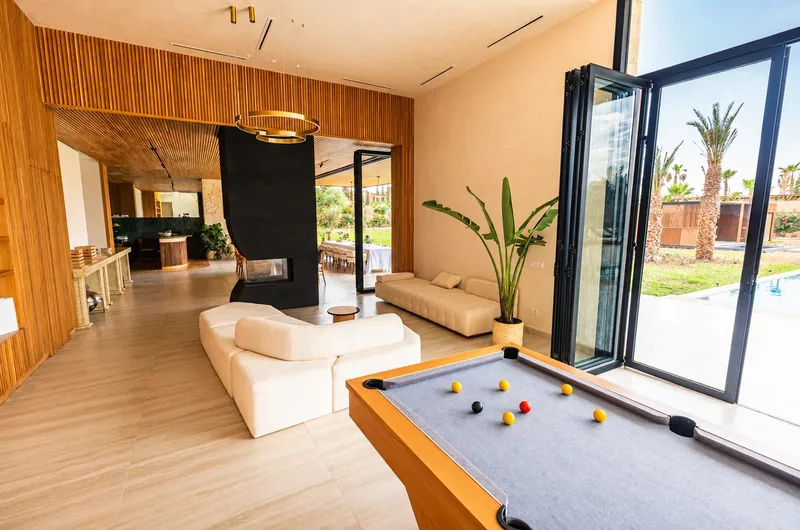 Le salon intérieur et son billard