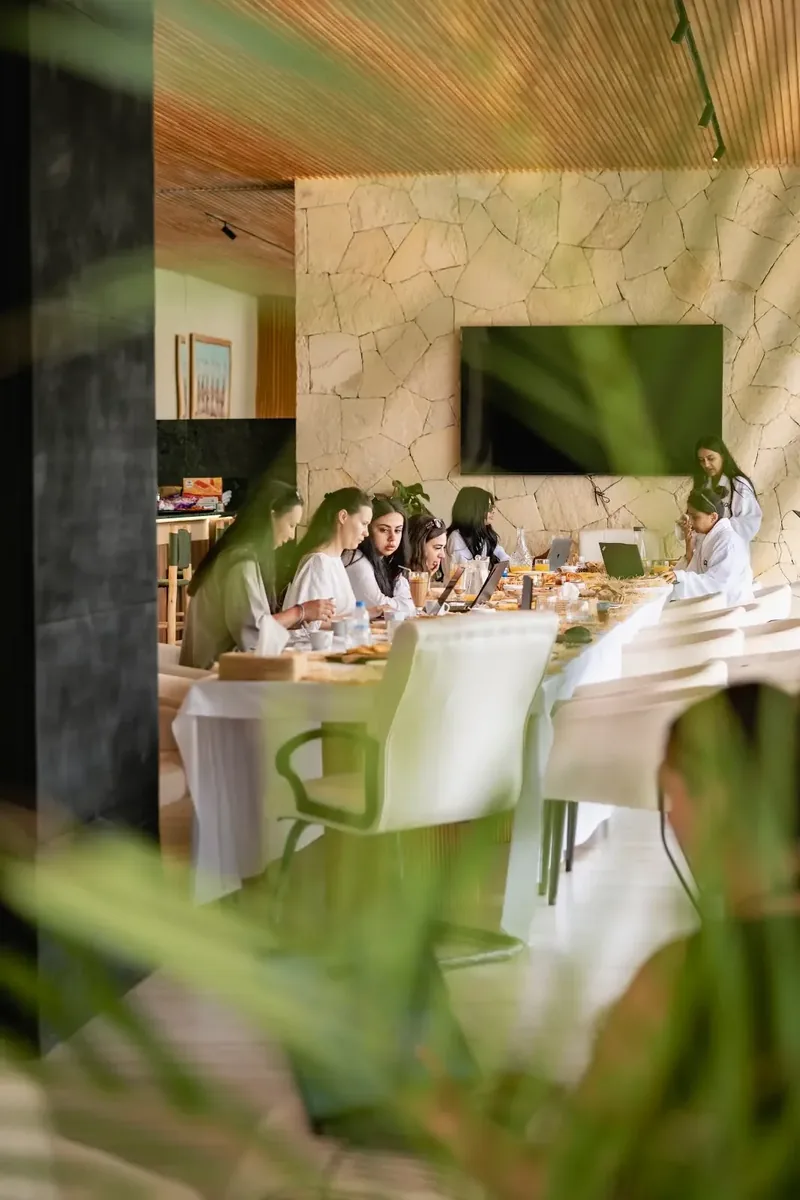 Un repas partagé au palais
